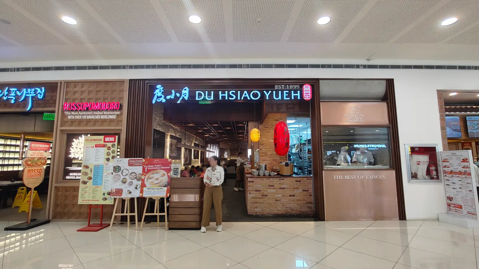 DU HSIAO YUEH in SM Mall of Asia